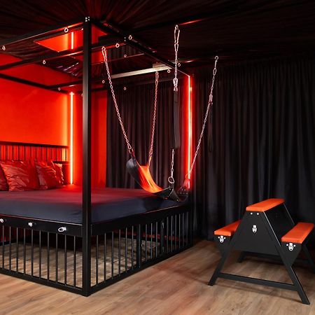 Bdsm Red Apartments Вилнюс Екстериор снимка