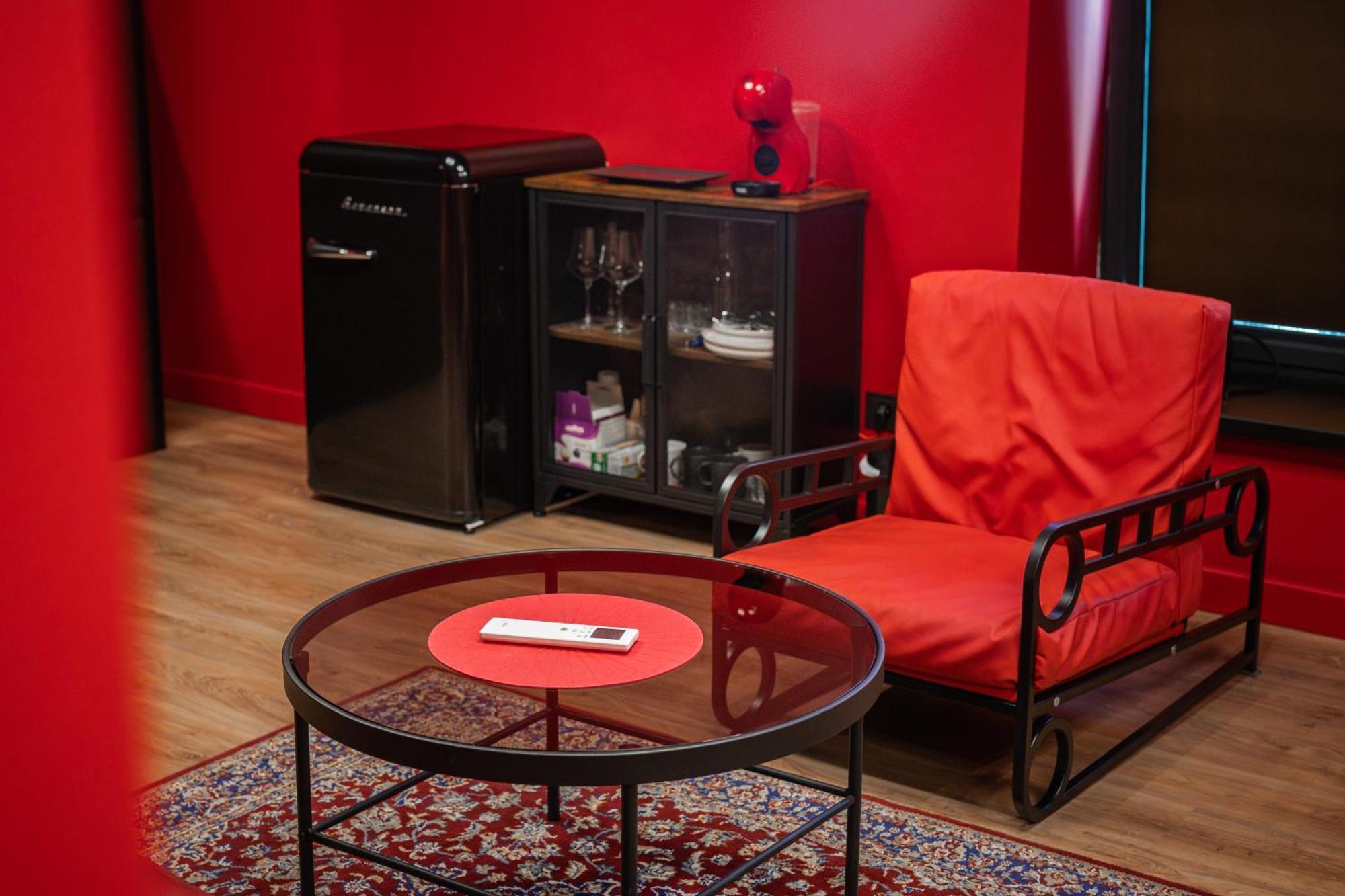 Bdsm Red Apartments Вилнюс Екстериор снимка