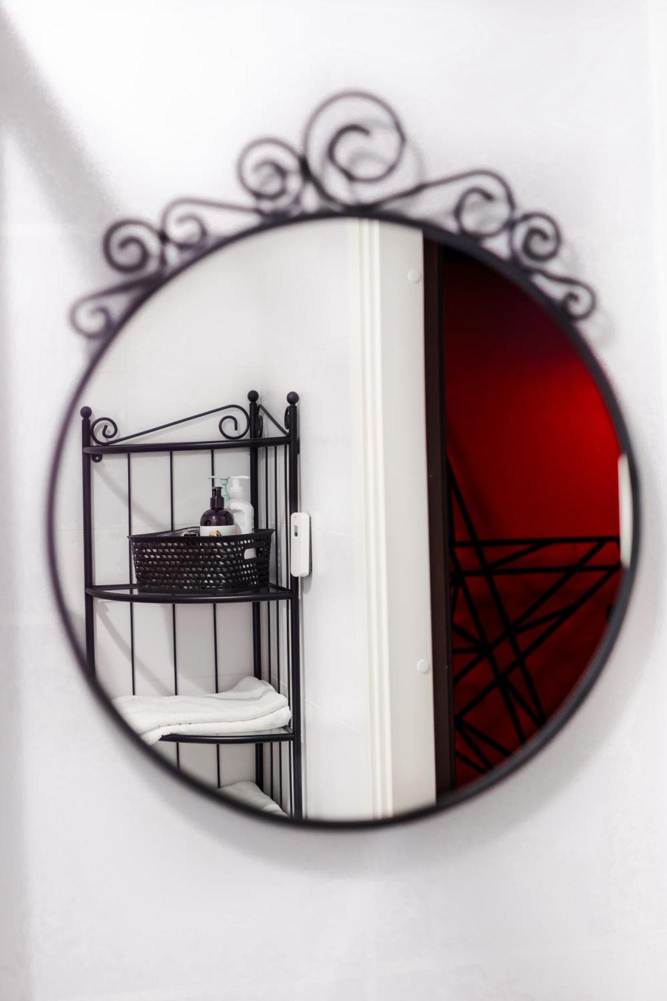 Bdsm Red Apartments Вилнюс Екстериор снимка